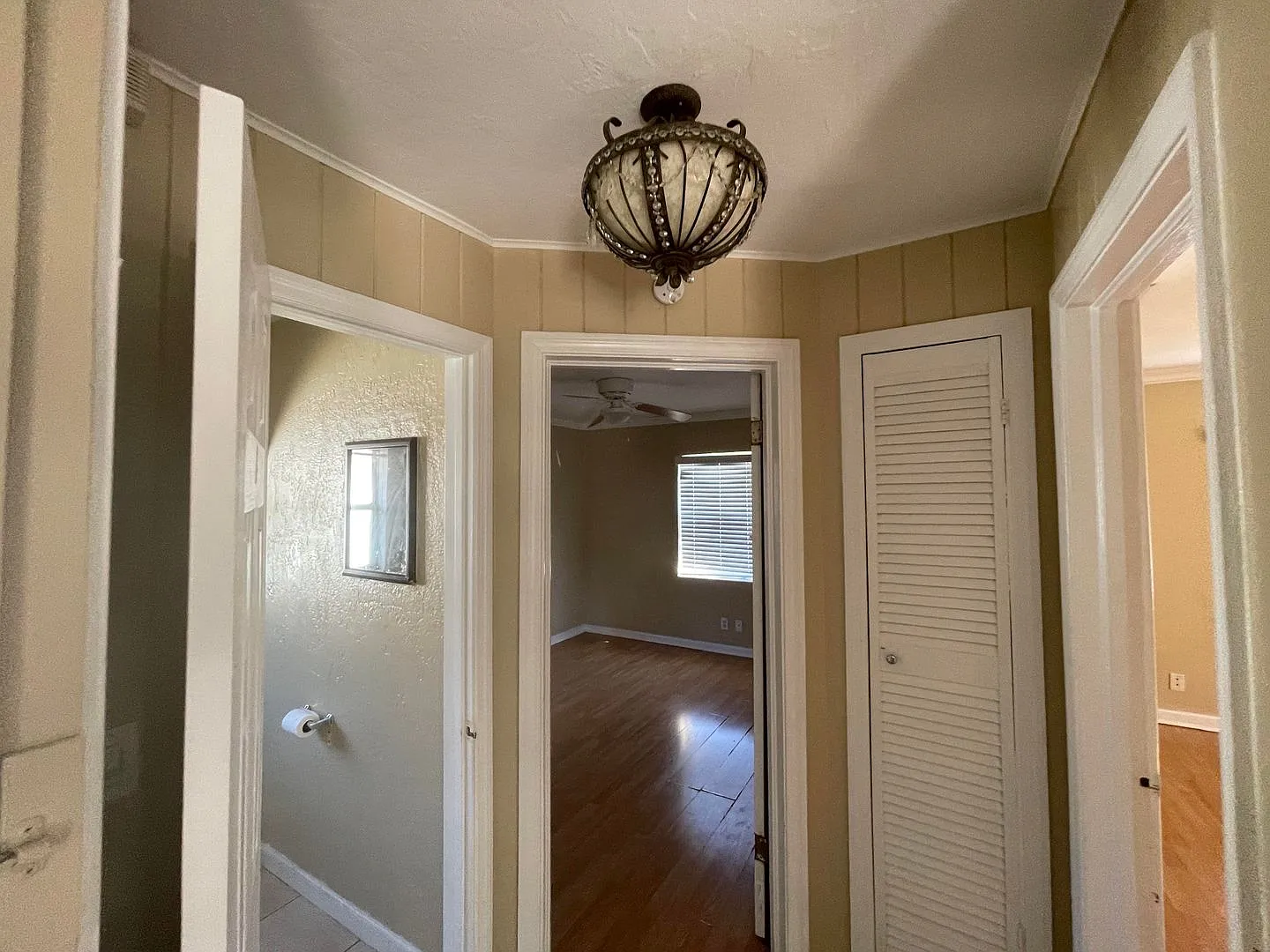 2 Bedroom Home in the Heart of Bradenton — Photo 3