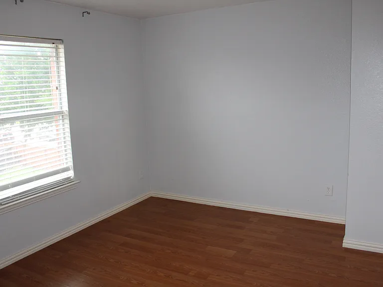 5017 Remington Dr — Photo 22