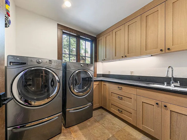 8615 Huntington Ct — Photo 35