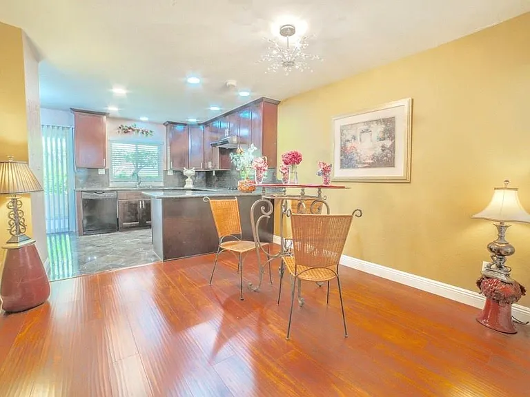 23732 Hillhurst Dr #23 — Photo 8