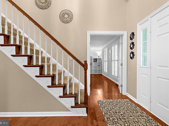 3rd image of 21 Old Sturbridge Rd