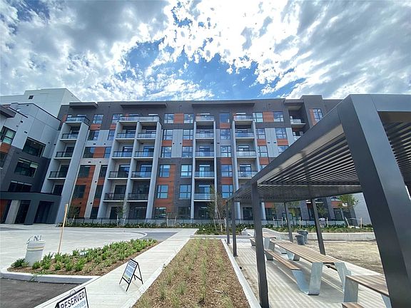 2nd image of 95 Dundas St W #226