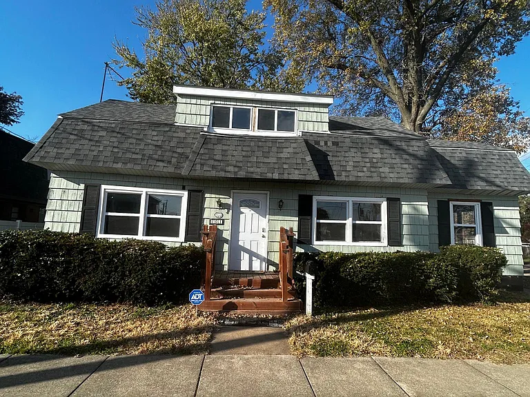 701 W Clay St — Photo 1