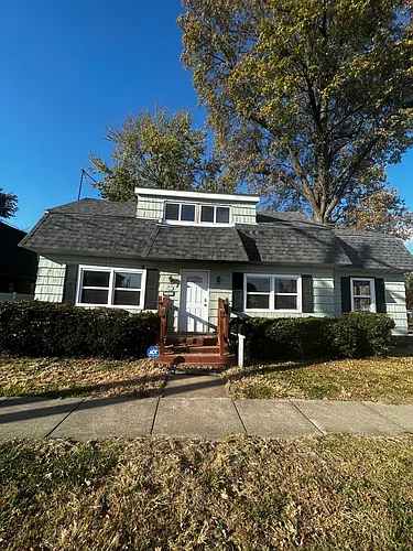 701 W Clay St Photo 1