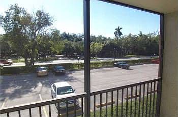 4th image of 16851 NE 23rd Ave APT 212