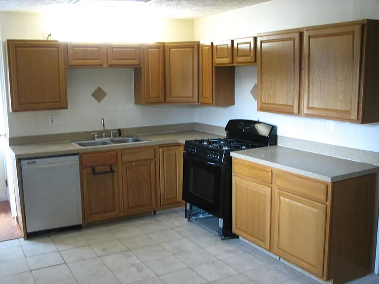 341 Gaylord Dr — Photo 2