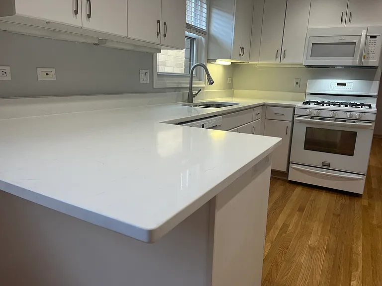 449 W 37th St #2 — Photo 6
