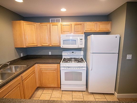 4th image of 918 Carrier Creek Blvd NE #922