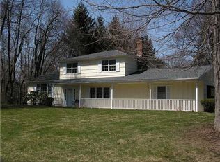 1 Shadowmoor Dr, Fairport, NY 14450