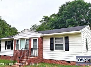 910 Sandalwood Dr, Fayetteville, NC 28304