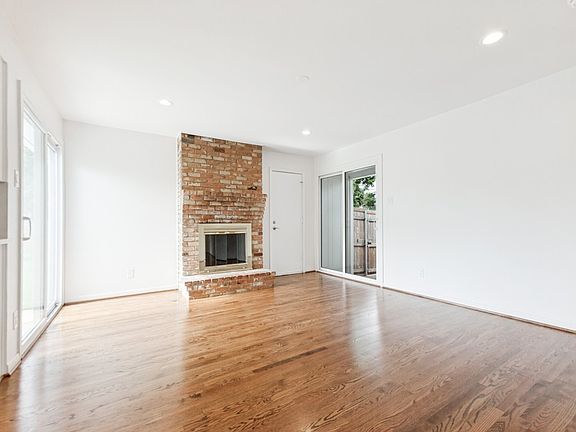3rd image of 912 Fernwood Dr