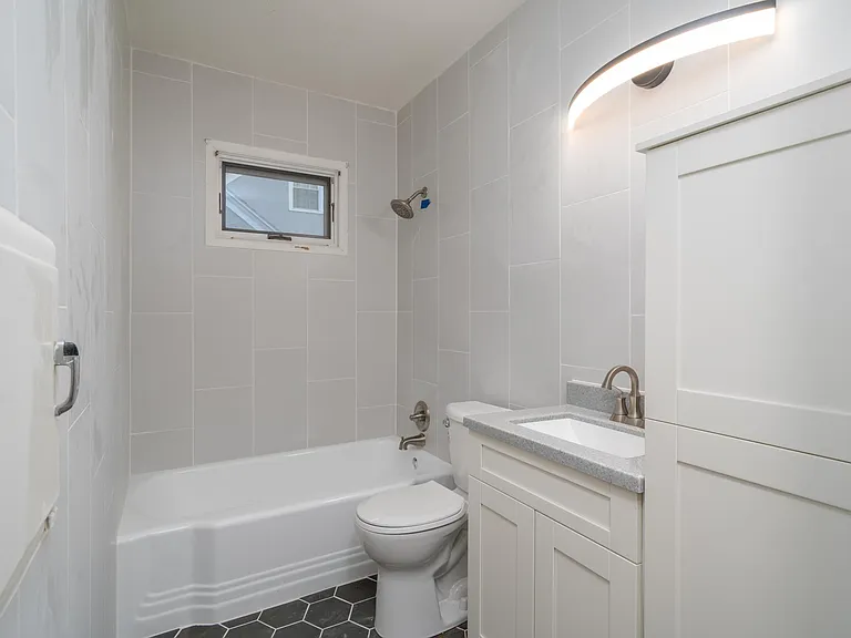 2424 S Center Ave — Photo 12