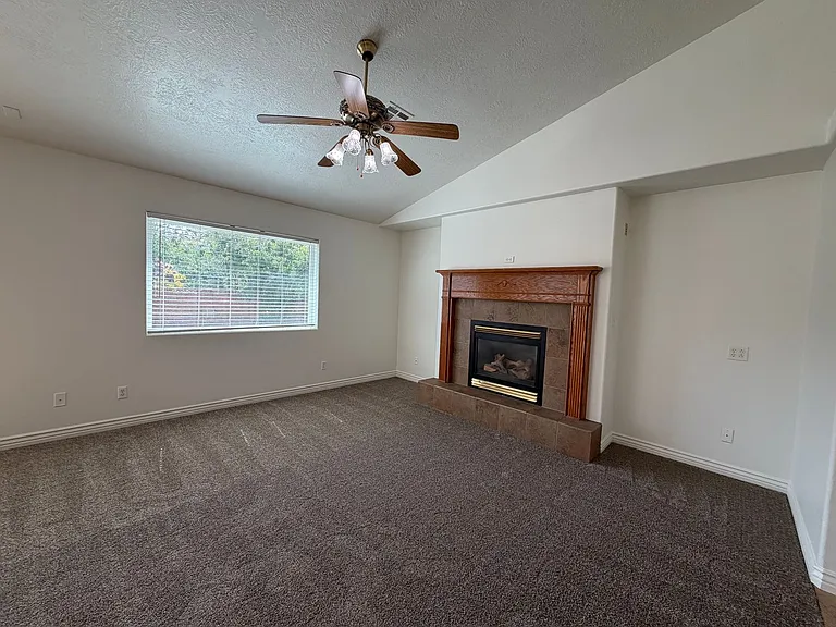135 N 350 W — Photo 8
