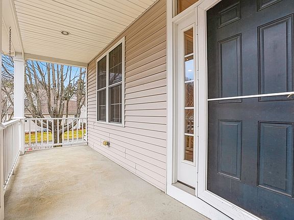 2nd image of 20 Braeburn Ln Unit 20