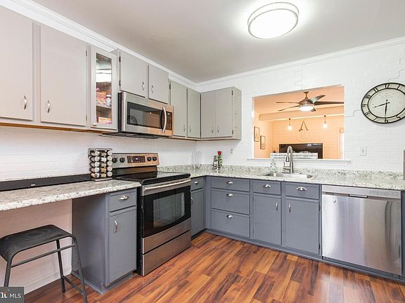 3rd image of 90 Louis James Ct