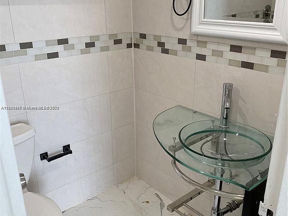 5th image of 2075 NE 164th St APT 705