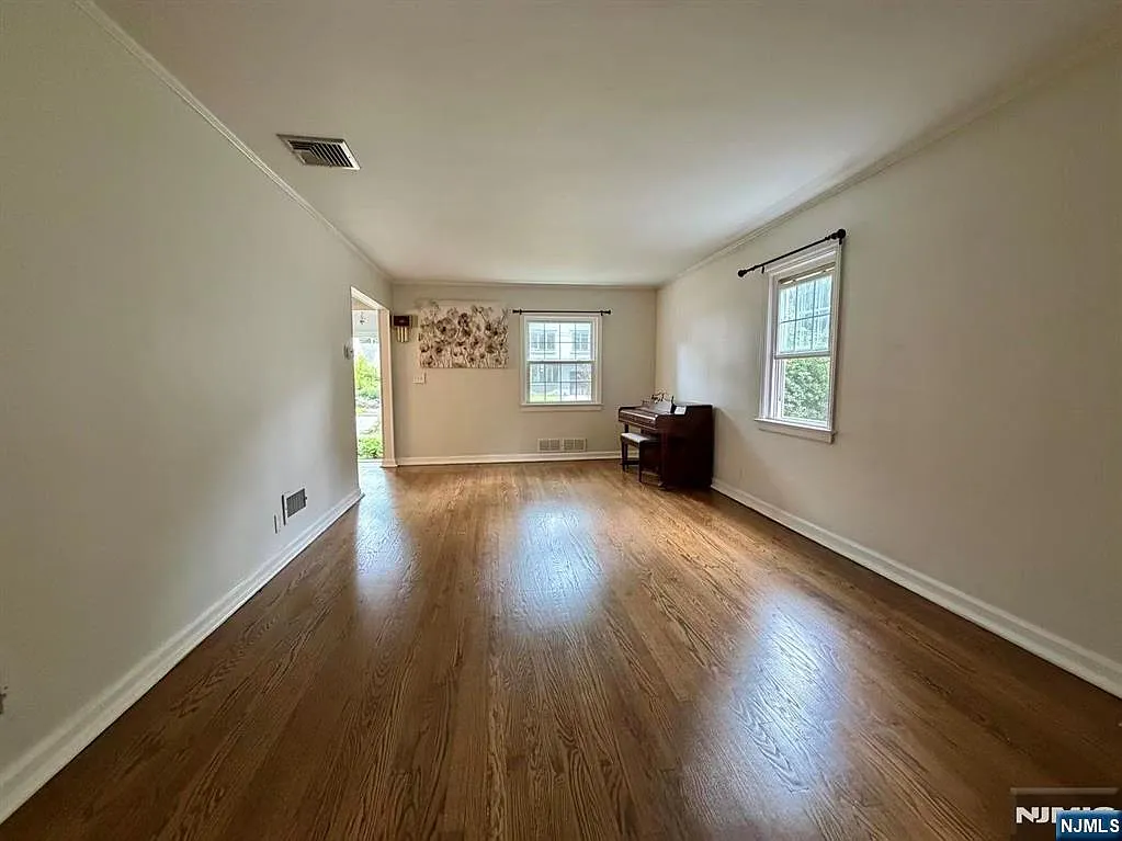 4 bed, 2.5 bath, $4,850 — Photo 2