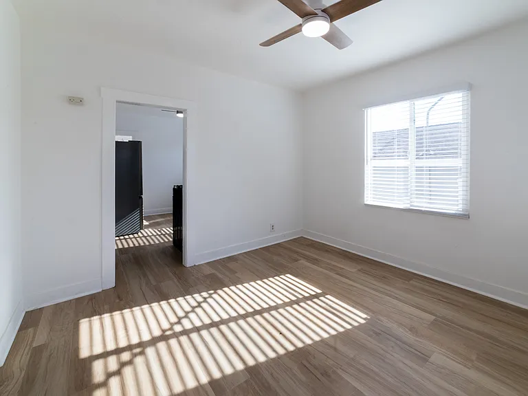 1610 Kearney St — Photo 3
