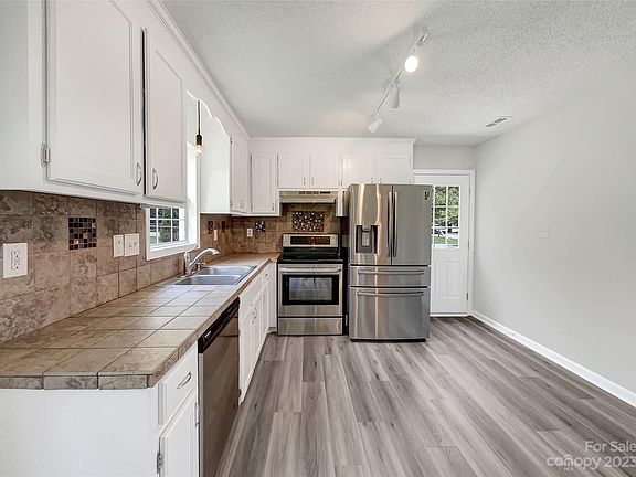 3rd image of 407 N 13th St