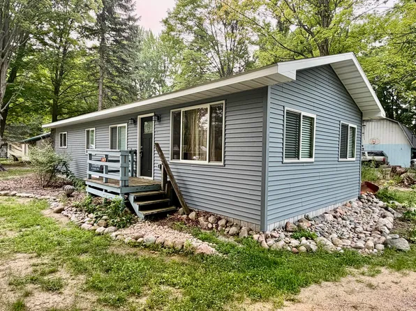 147 Victory Rd, Houghton Lake, MI 48629