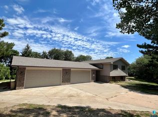 1004 S Powder House Rd, Sioux Falls, SD 57110