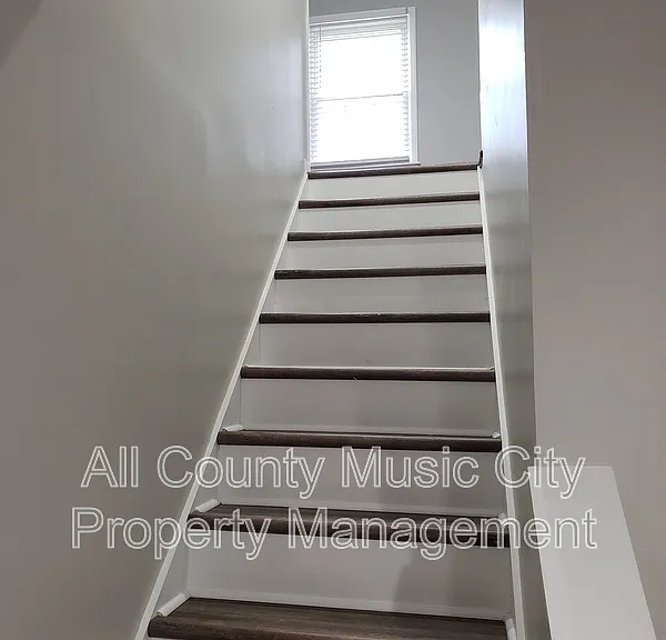553 Owendale Dr — Photo 10