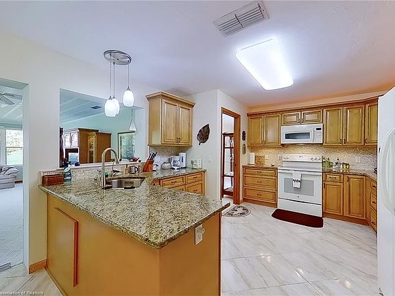 4th image of 55 Rosewood Dr N
