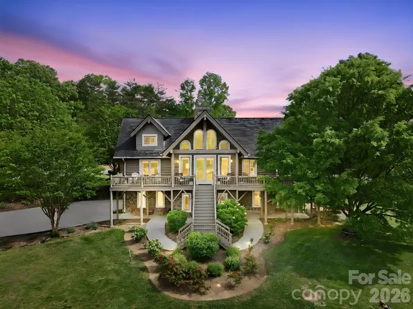 112 Sunny Morning Ct, Hendersonville, NC 28792