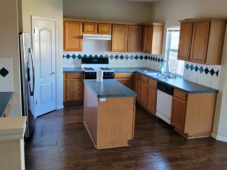 3733 Eagles Nest St — Photo 9