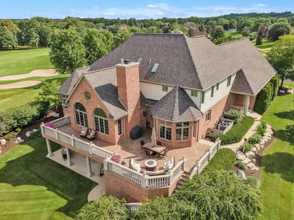 517 Nairn Cir, Highland, MI 48357