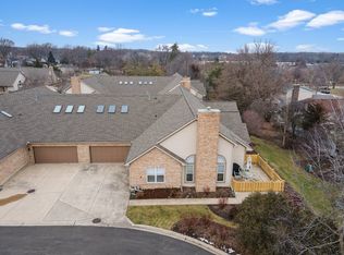 172 Canterbury Ct, Bloomingdale, IL