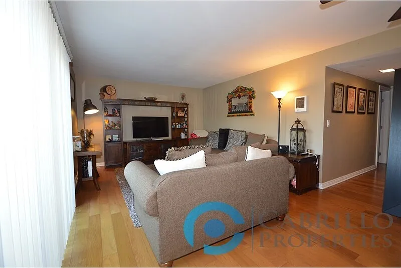 Building Photo - 4093 1st Ave #1