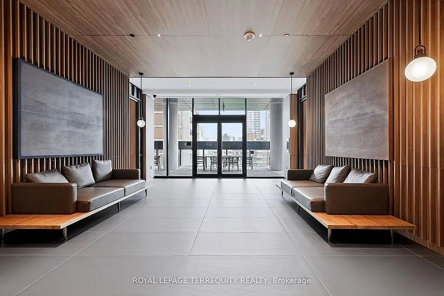 55 Charles (55C Bloor Yorkville Residences) — Photo 4