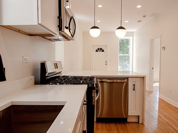 5th image of 2820 W 21st Pl