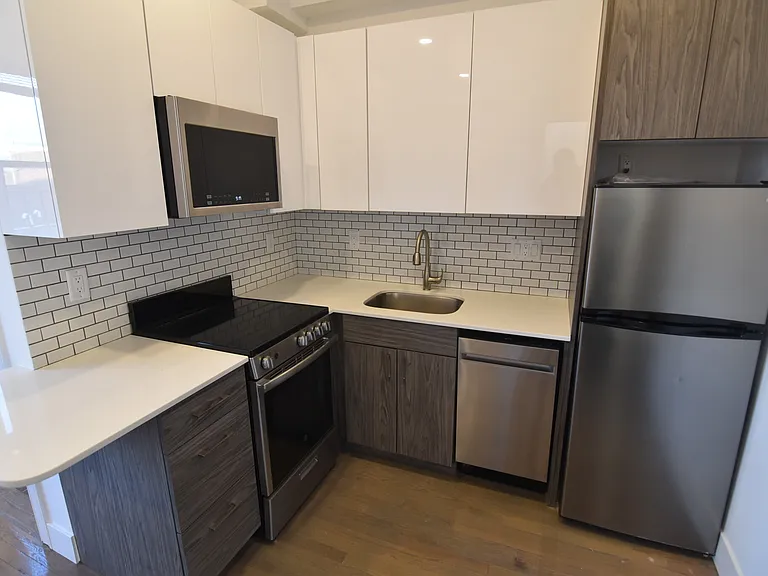 11 Queensberry St #19 — Photo 1