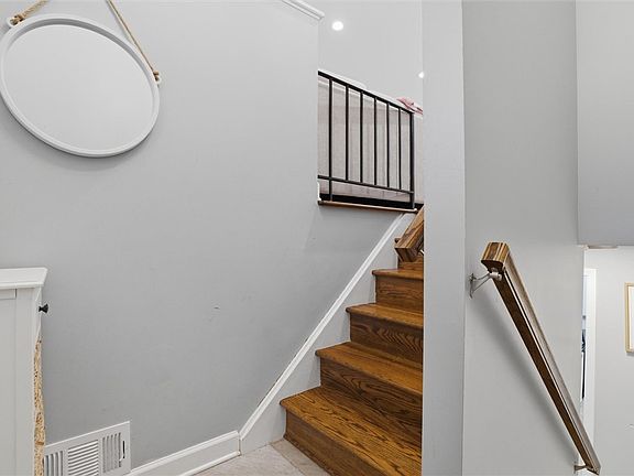5th image of 103 Treeview Dr