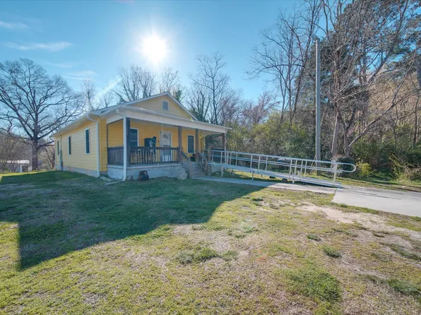 719 S Main St, Troy, NC 27371