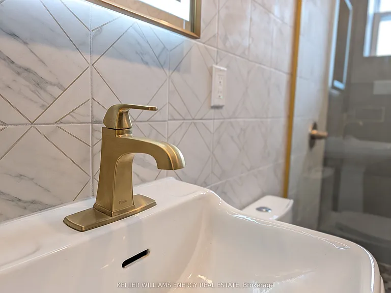 35 King St #4 — Photo 25