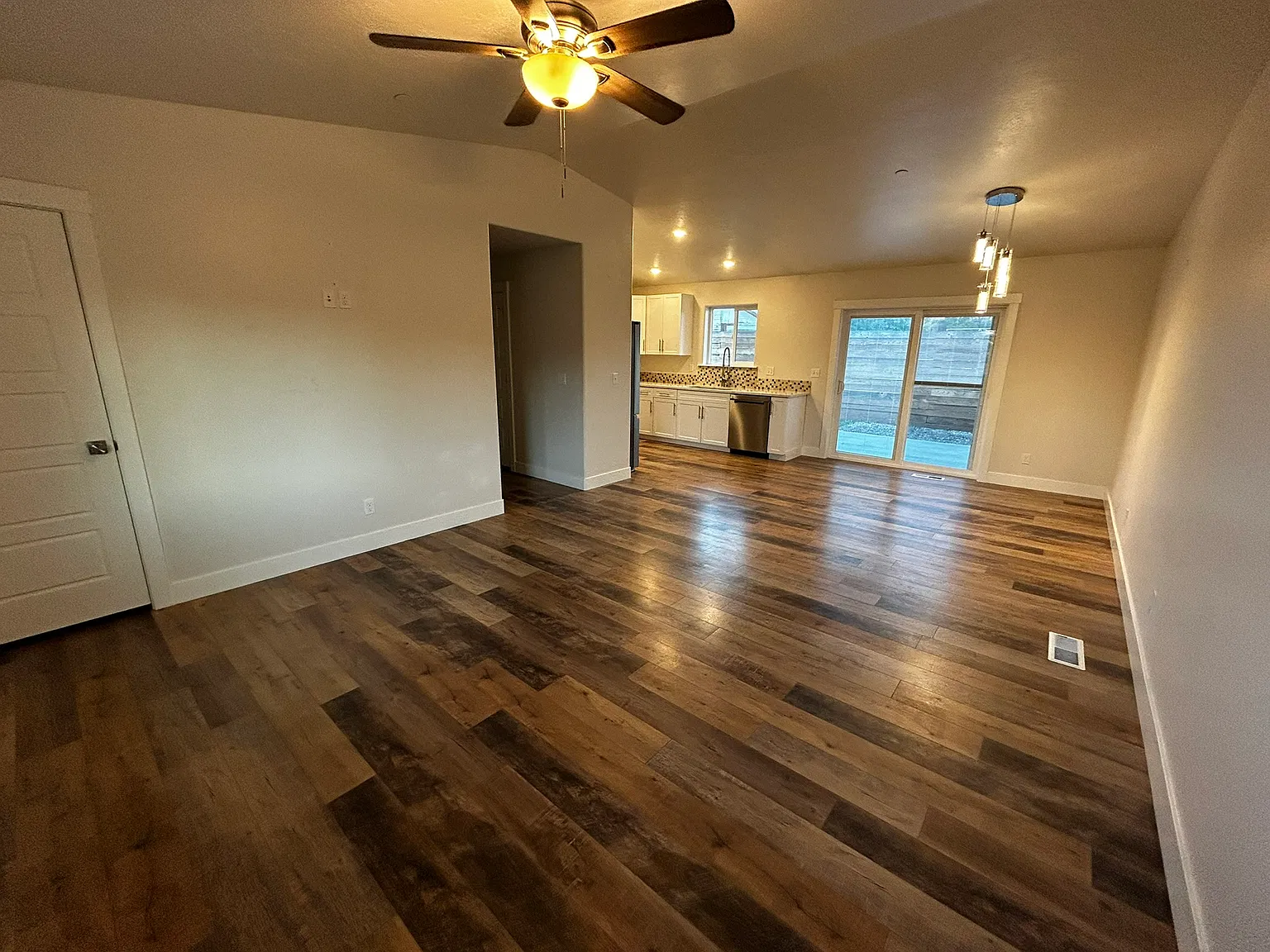 3 bed, 1250 sqft, $2,000 — Photo 4