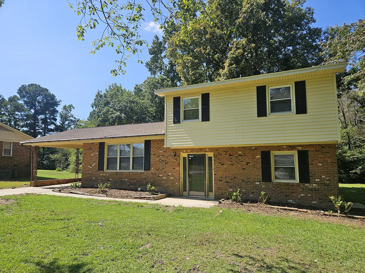 3 bed, 2.5 bath, 2272 sqft, $2,100 — Photo 3