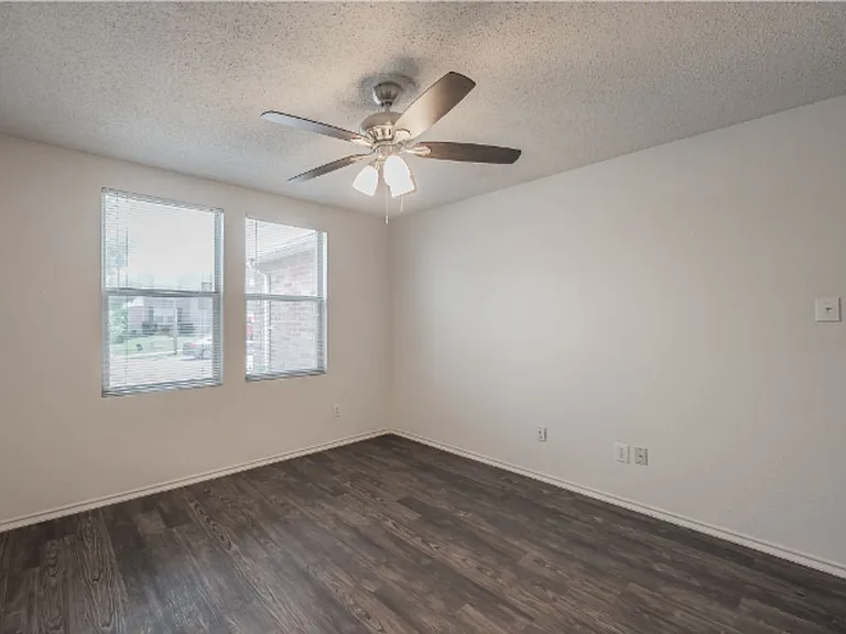 3327 Clydesdale Dr — Photo 15