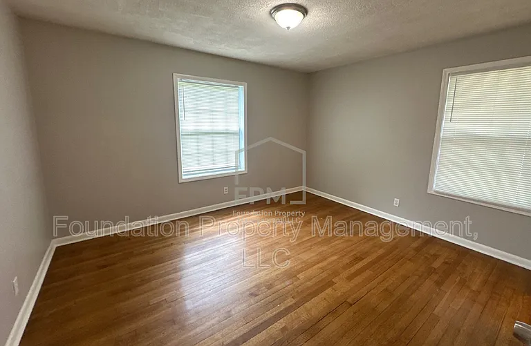 3710 Elm Park Rd — Photo 12