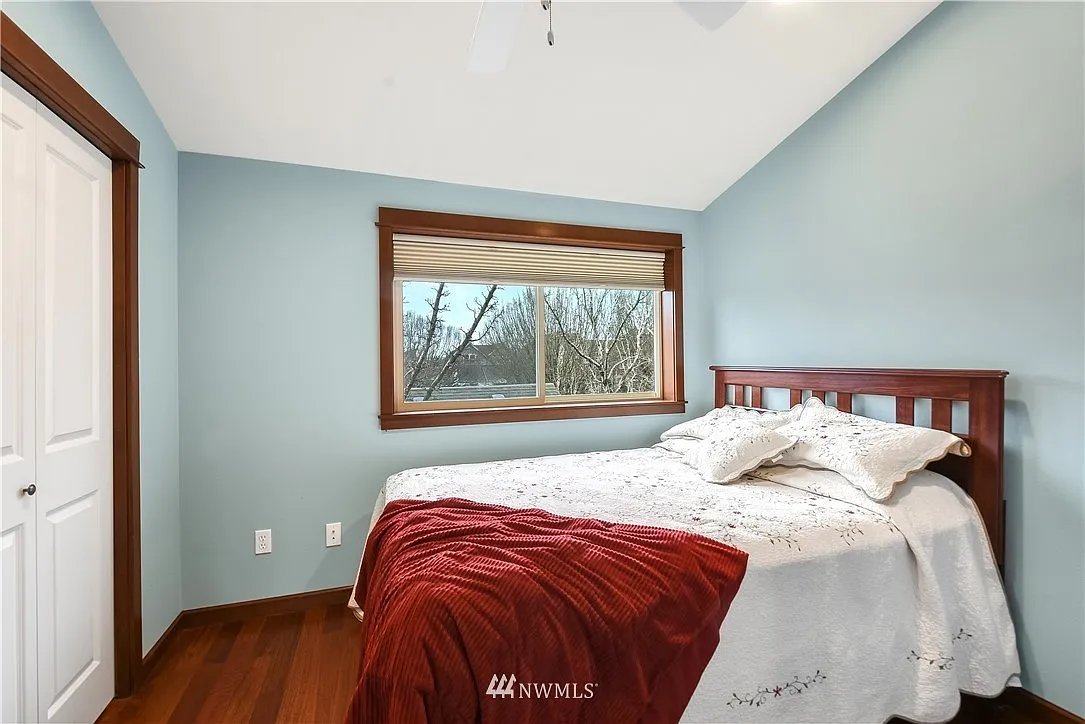 3 bed, 2.5 bath, 1050 sqft, $3,050 — Photo 3