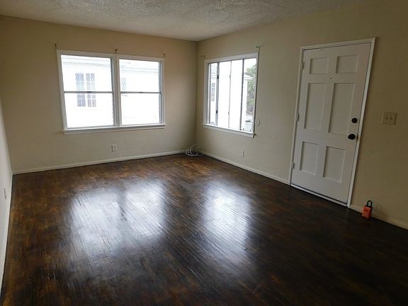 5th image of 3534 Beechwood Ave
