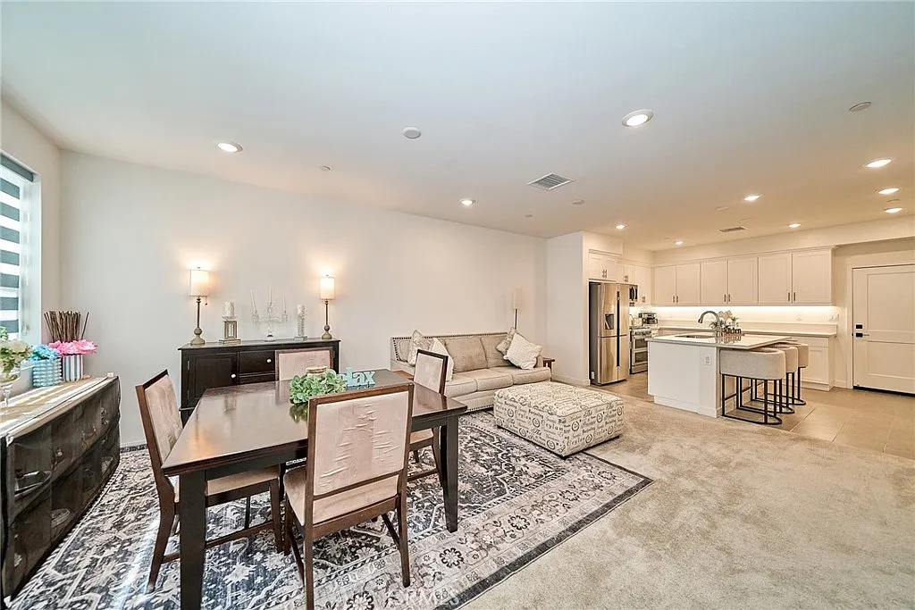 3 bed, 2.5 bath, 1739 sqft, $4,500 — Photo 3