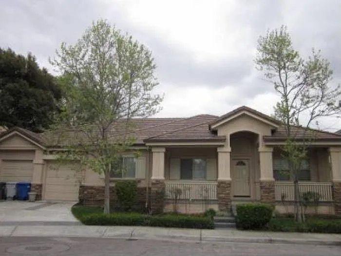 37627 Central Cove Ct photo 1
