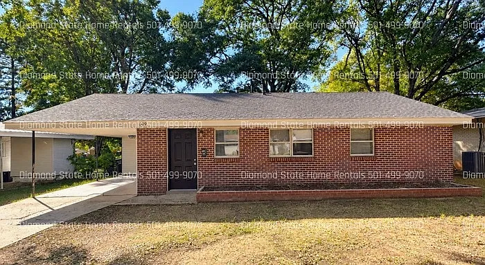 3 bed, 1.0 bath, 875 sqft, $1,295 — Photo 1