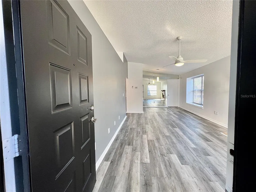2 bed, 2.0 bath, 912 sqft, $1,575 — Photo 4