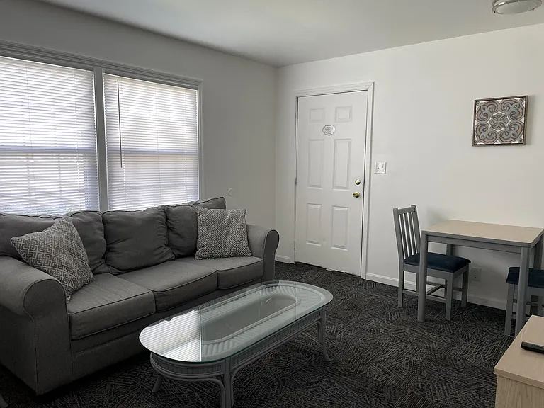 Fielding Court Apartments — Photo 18