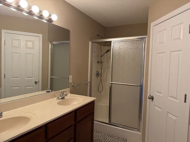 492 Glenshire Ln — Photo 13